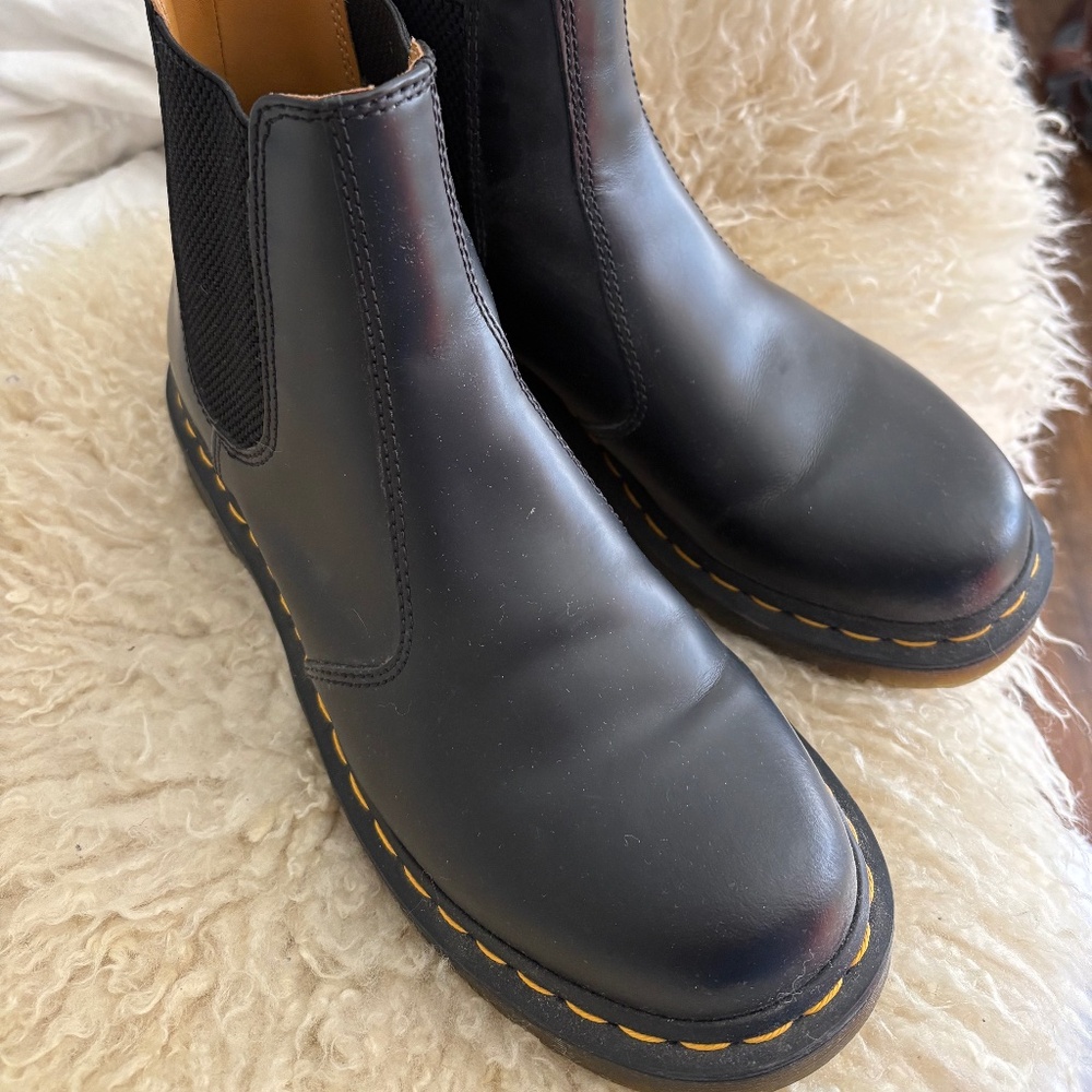 Dr Martens Chelsea boot- black